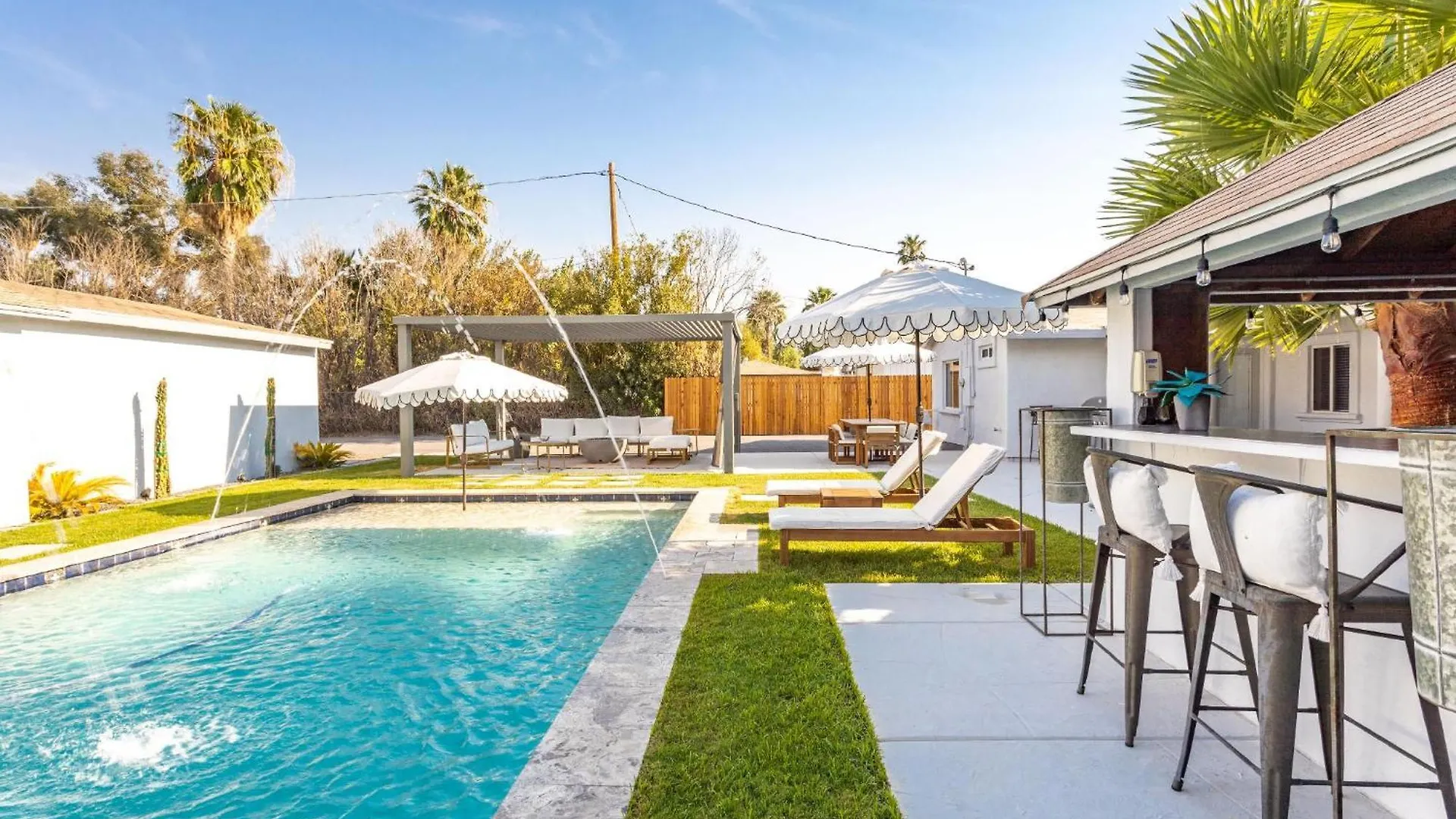 Peacock Paradise Home - Pool With Gazebo Bar & Firepit Phoenix